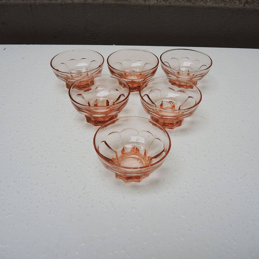 6 vintage pink glass bowls in Art Deco style