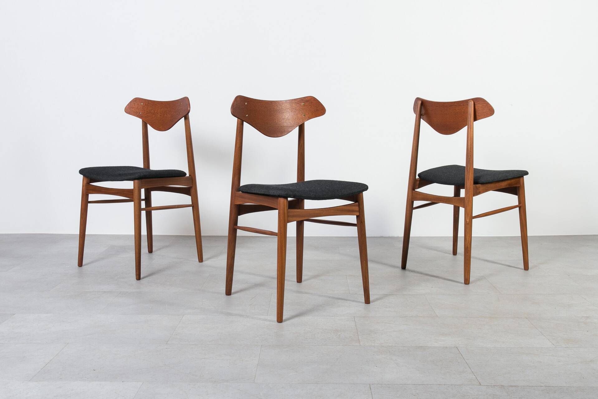 anish Mid-Century Dining Set – Teak Extension Table and 6 Chairs, 1960s