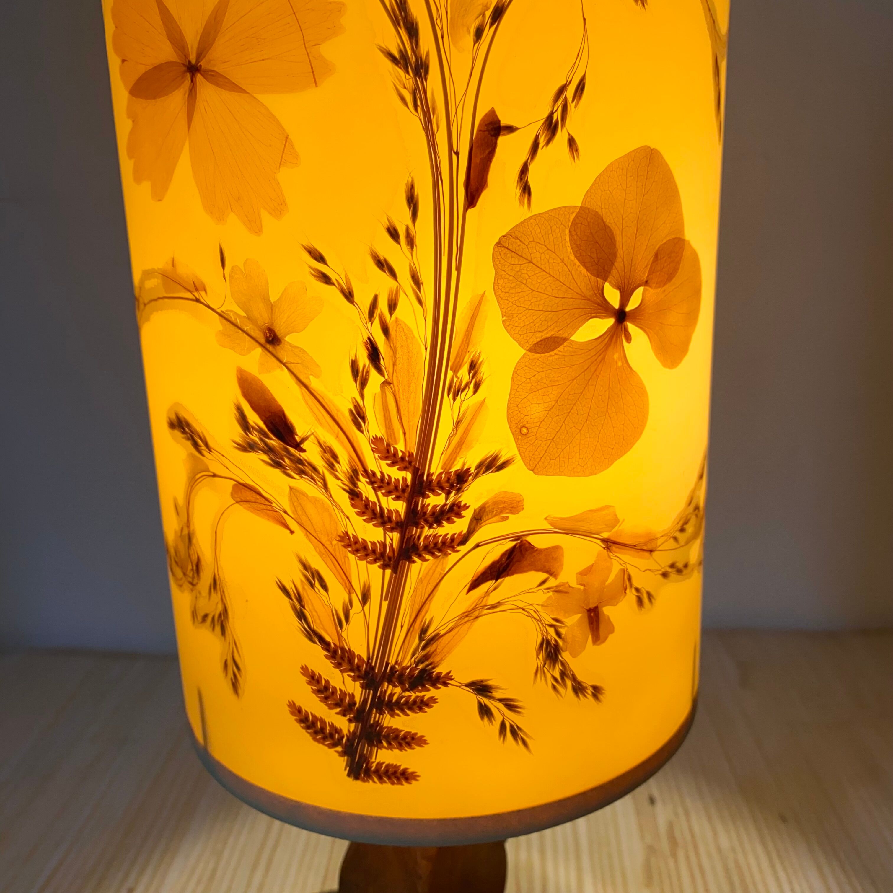 Vintage elm and dried flower lamp
