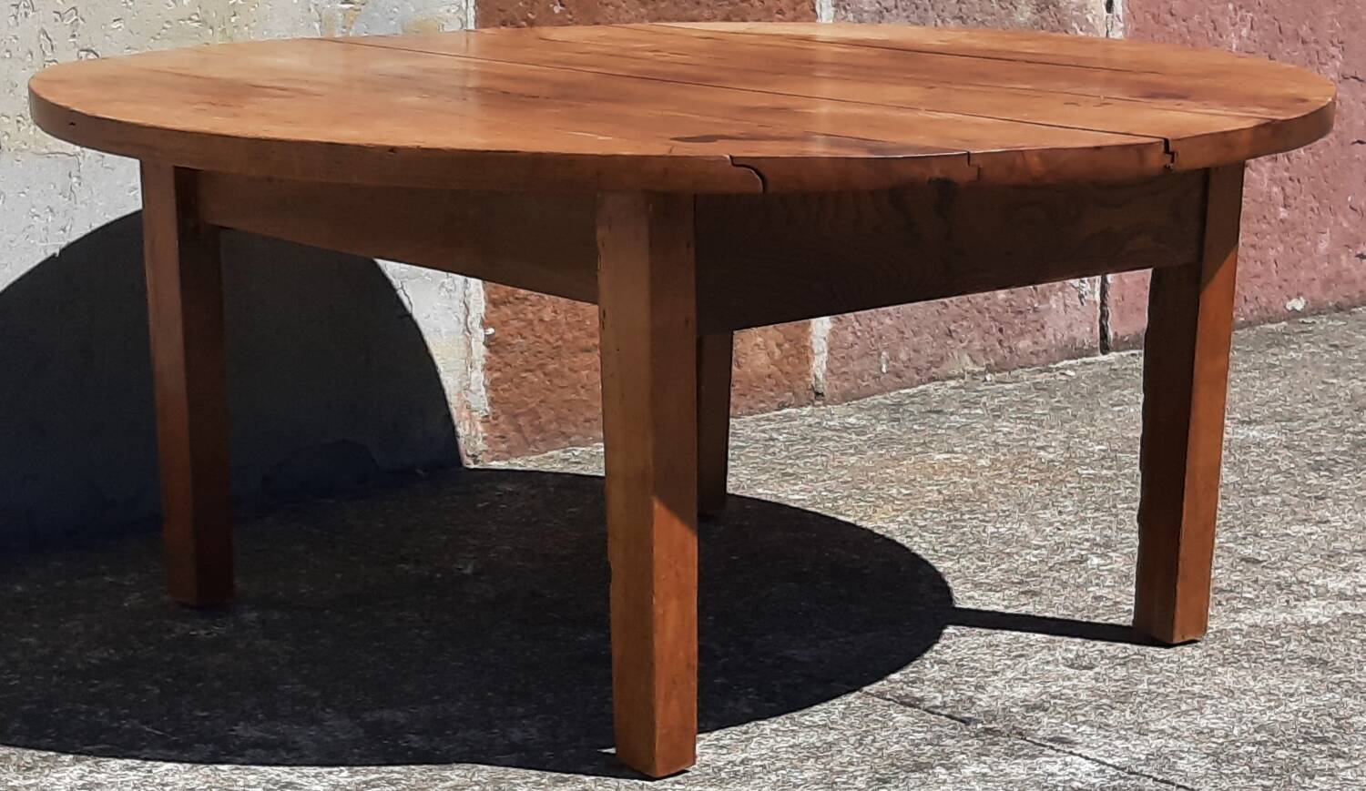 Folding coffee table.