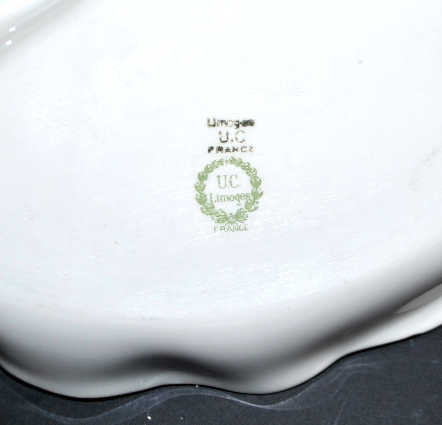 Limoges coupe mendiant polylobé en porcelaine U&C