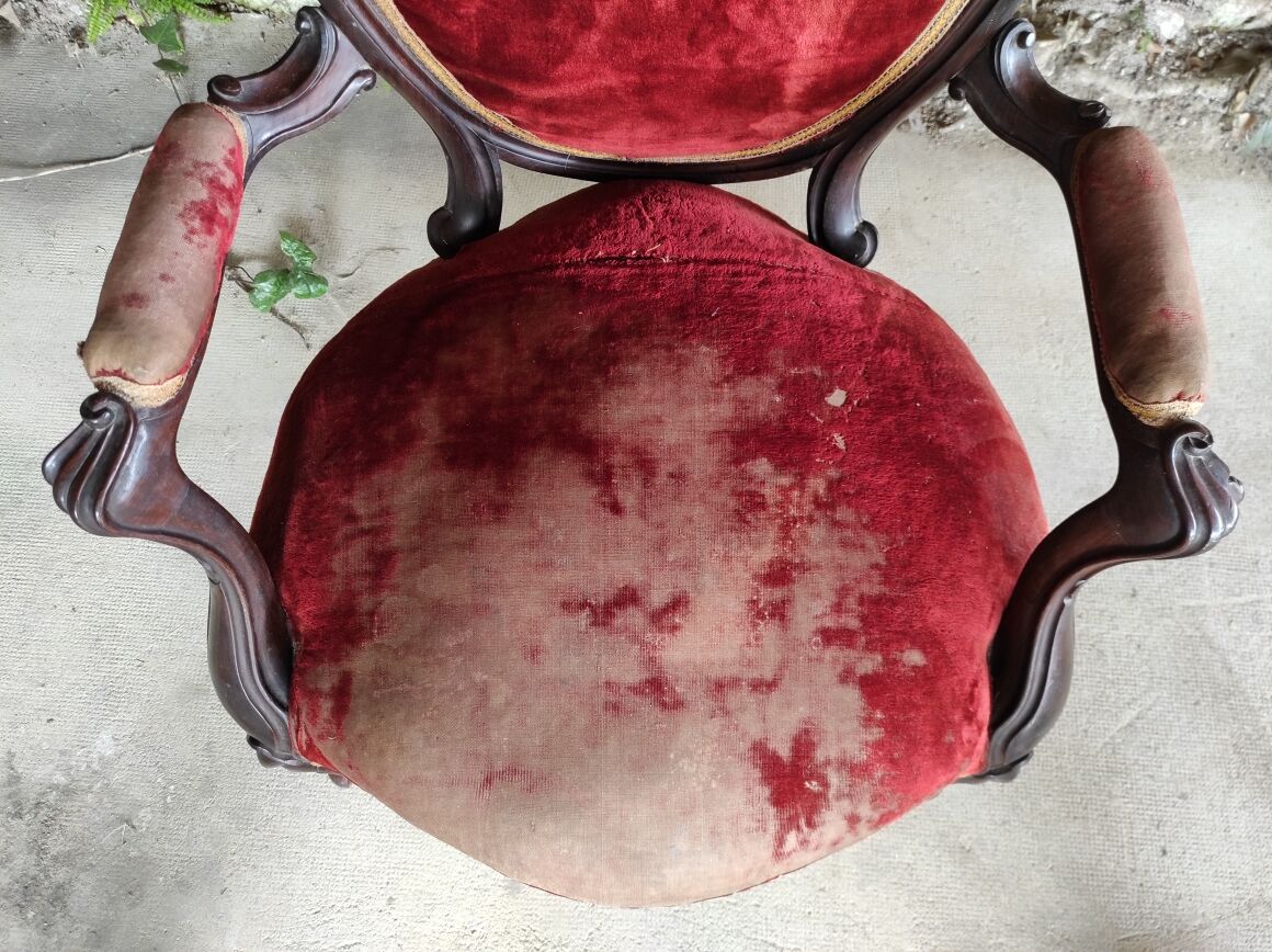 Louis XV armchair in mahogany and red velvet