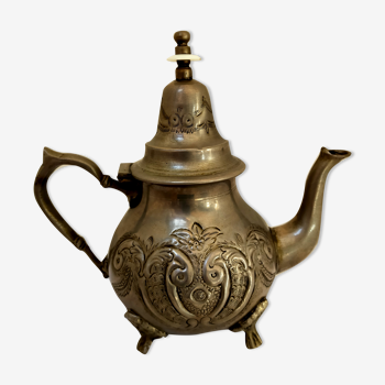 Artisanal oriental teapot