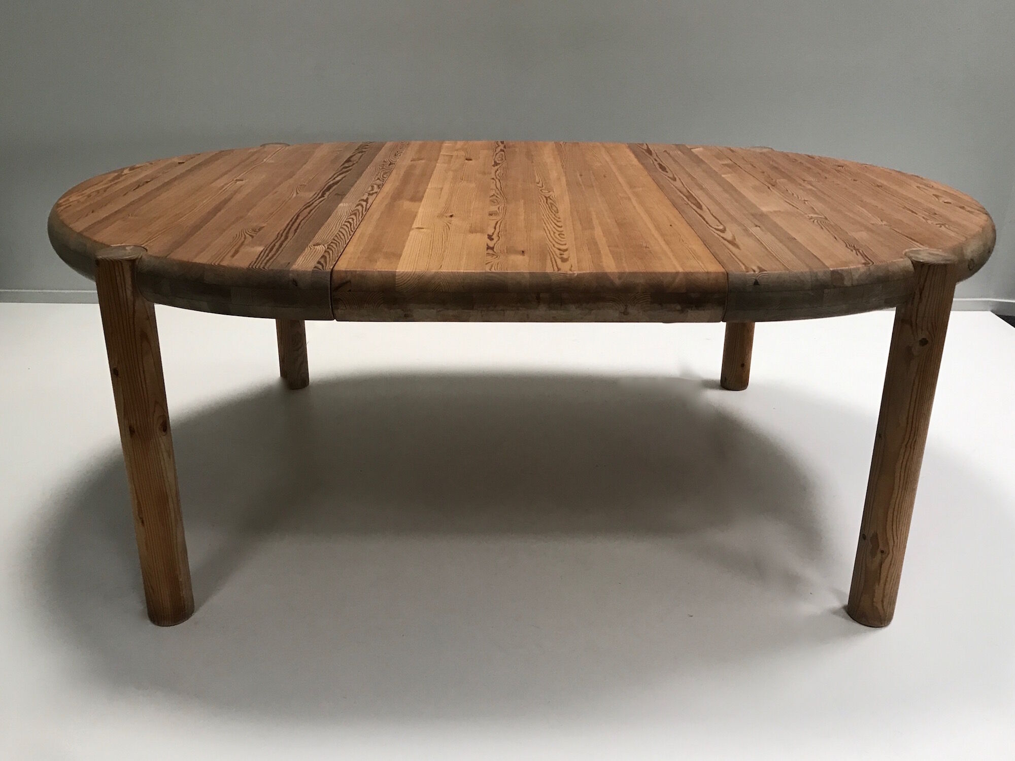 Brutalist pine extendable round dining table by Rainer Daumiller for Hirtshals Savvaerk 1970s