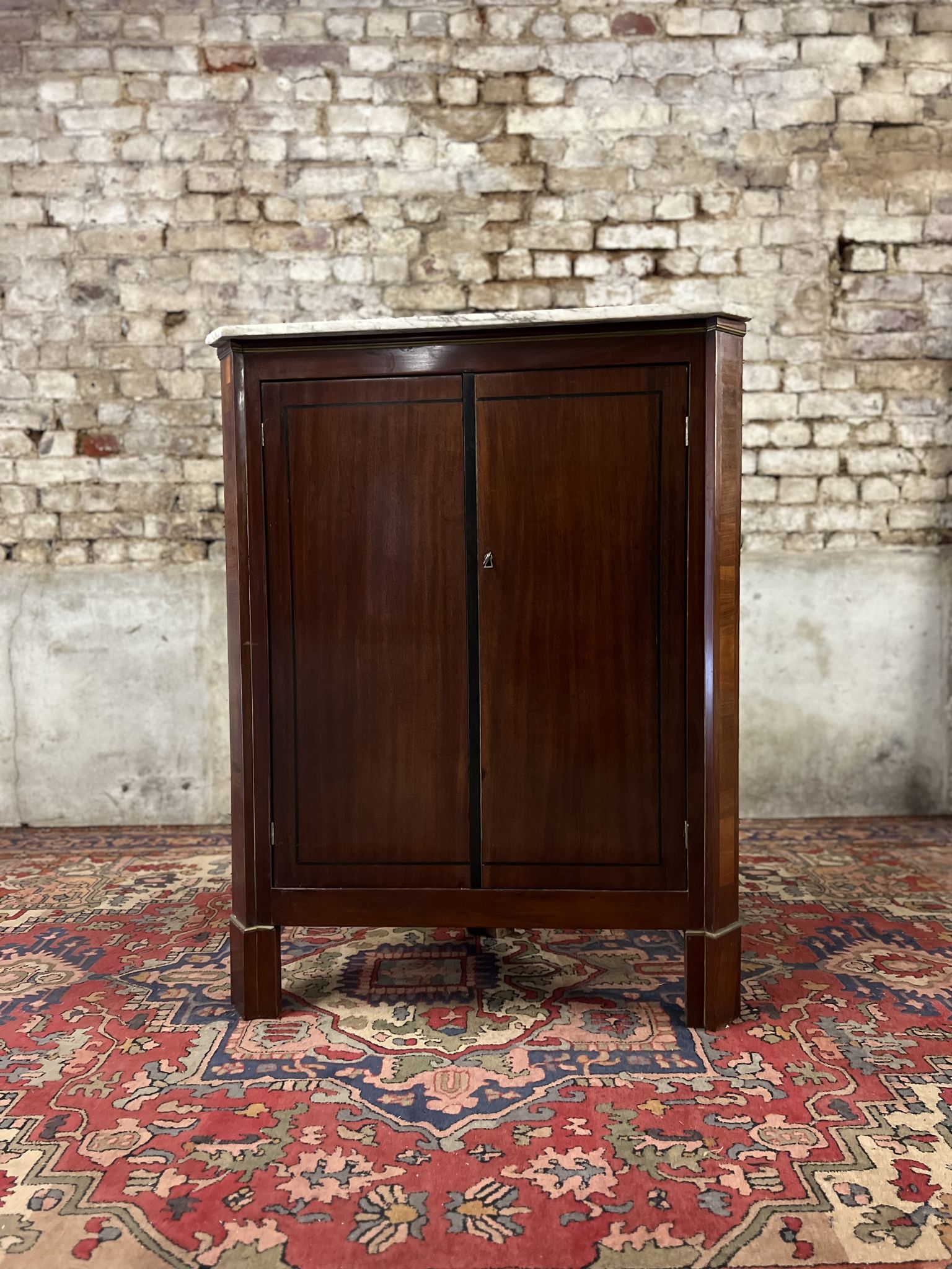 Mahogany neck style transition nineteenth century