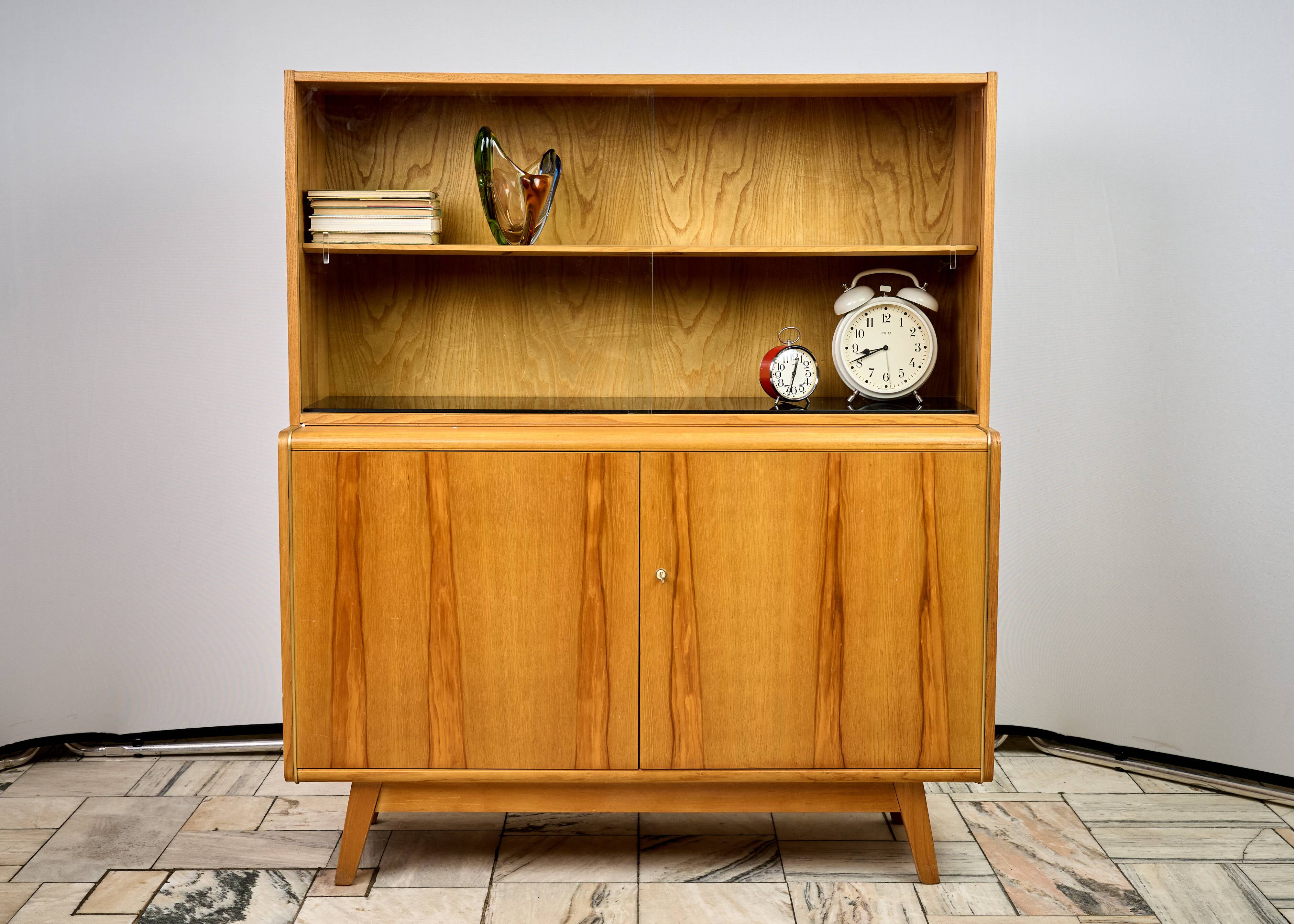 Vitrine par Hubert Nepožitek et Bohumil Landsman pour Jitona, années 1960.
