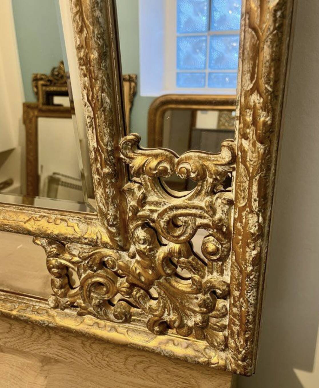 Deknudt mirror with gold frame – 83×102 cm –
