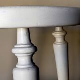 Tabouret tripode en bois tourné massif peint