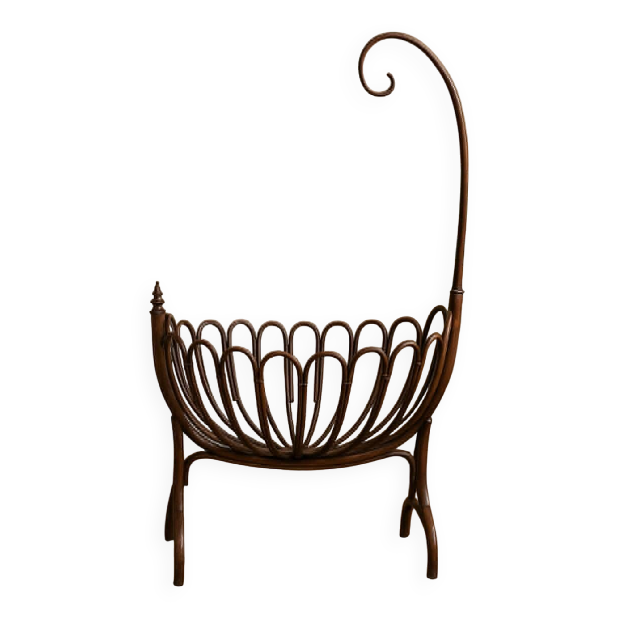 Berceau ancien en rotin cintré – modèle fleur – avec flèche pour voile