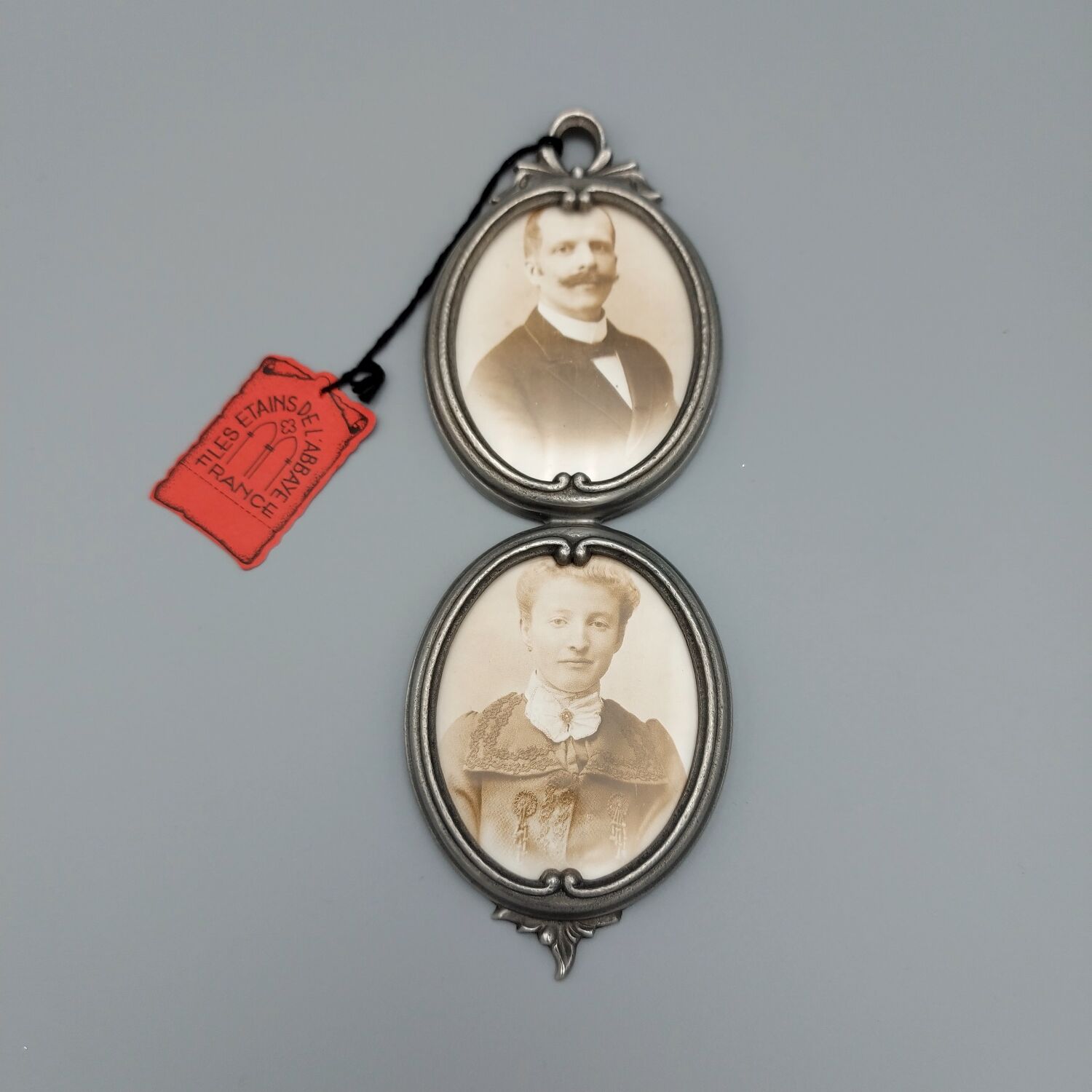 Tin frame The pewter of the abbey