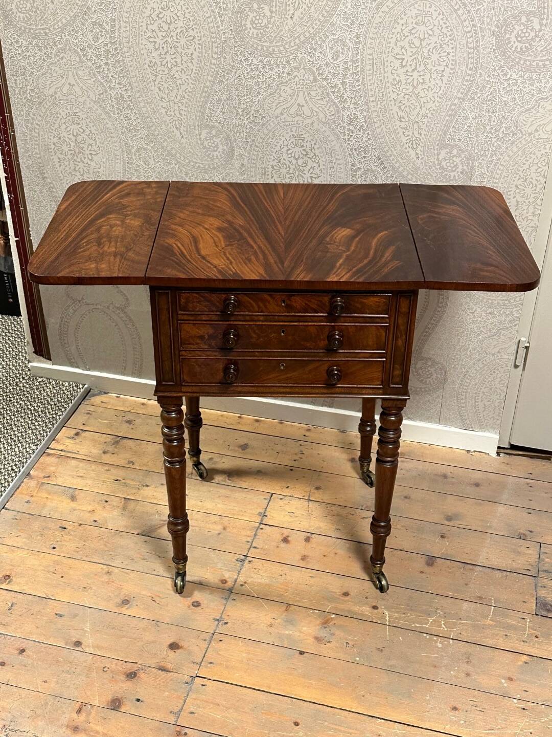 Antique pembroke table