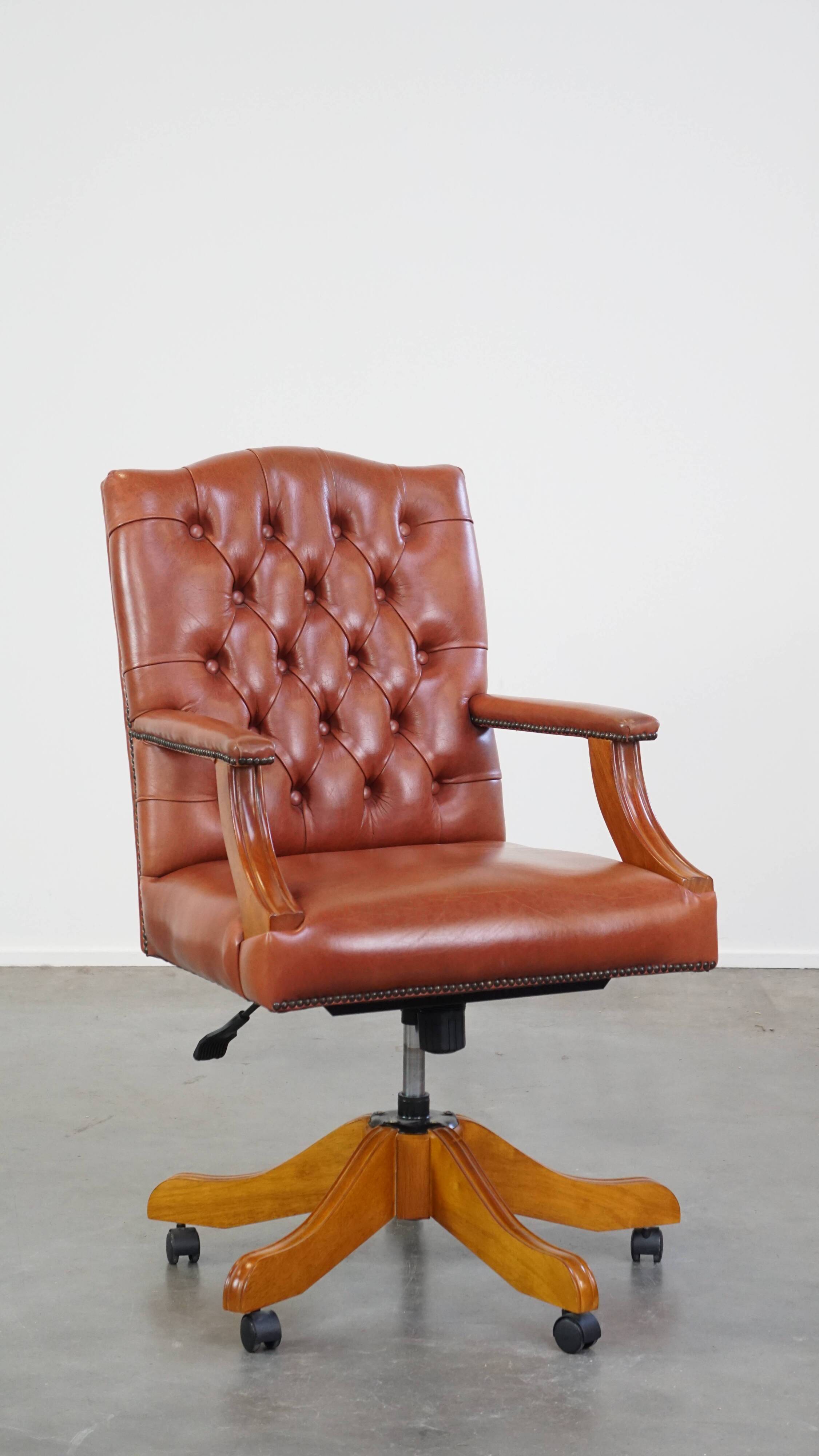 Height-adjustable leather English-style chesterfield office chair