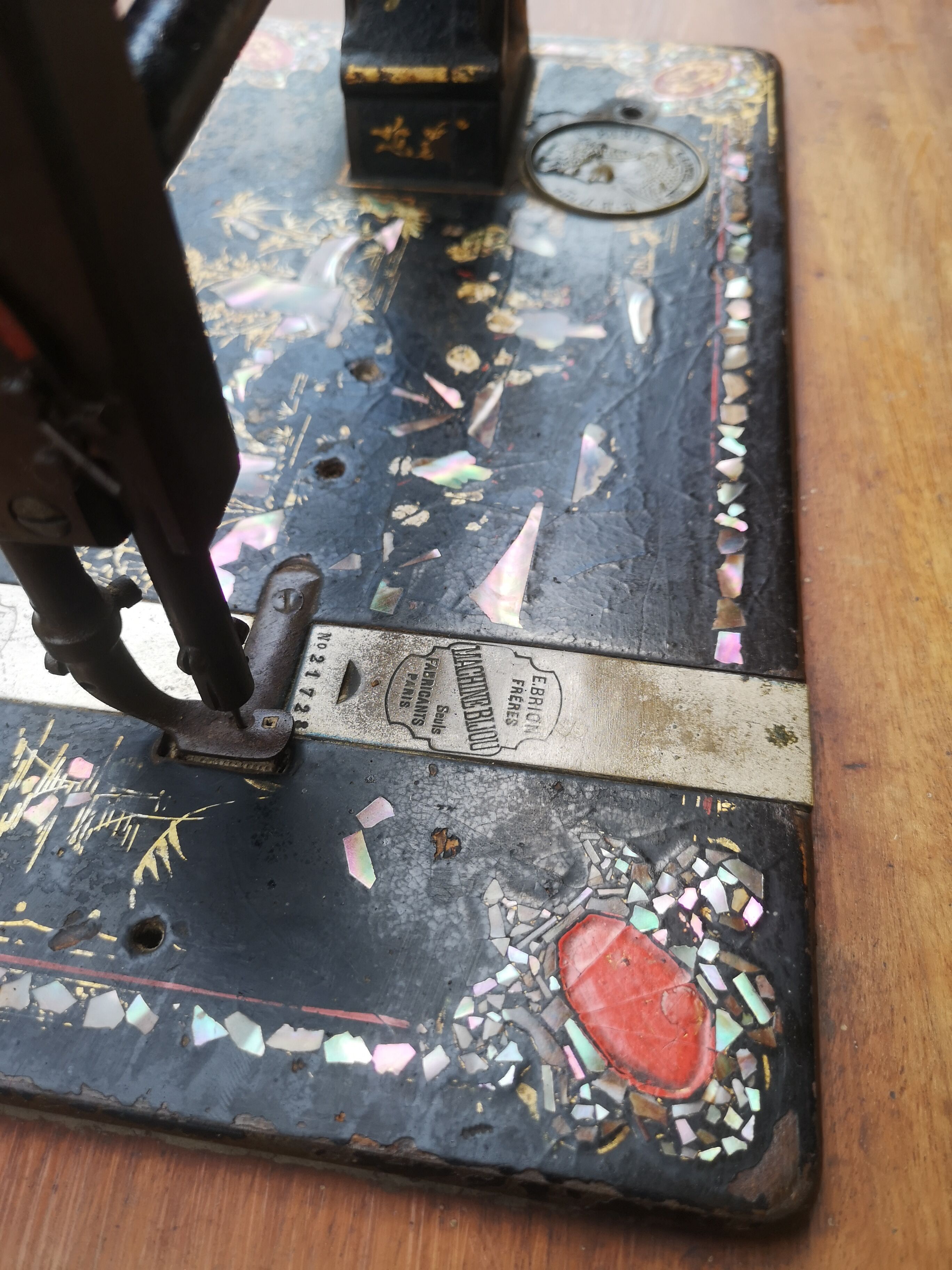 Bijou sewing machine