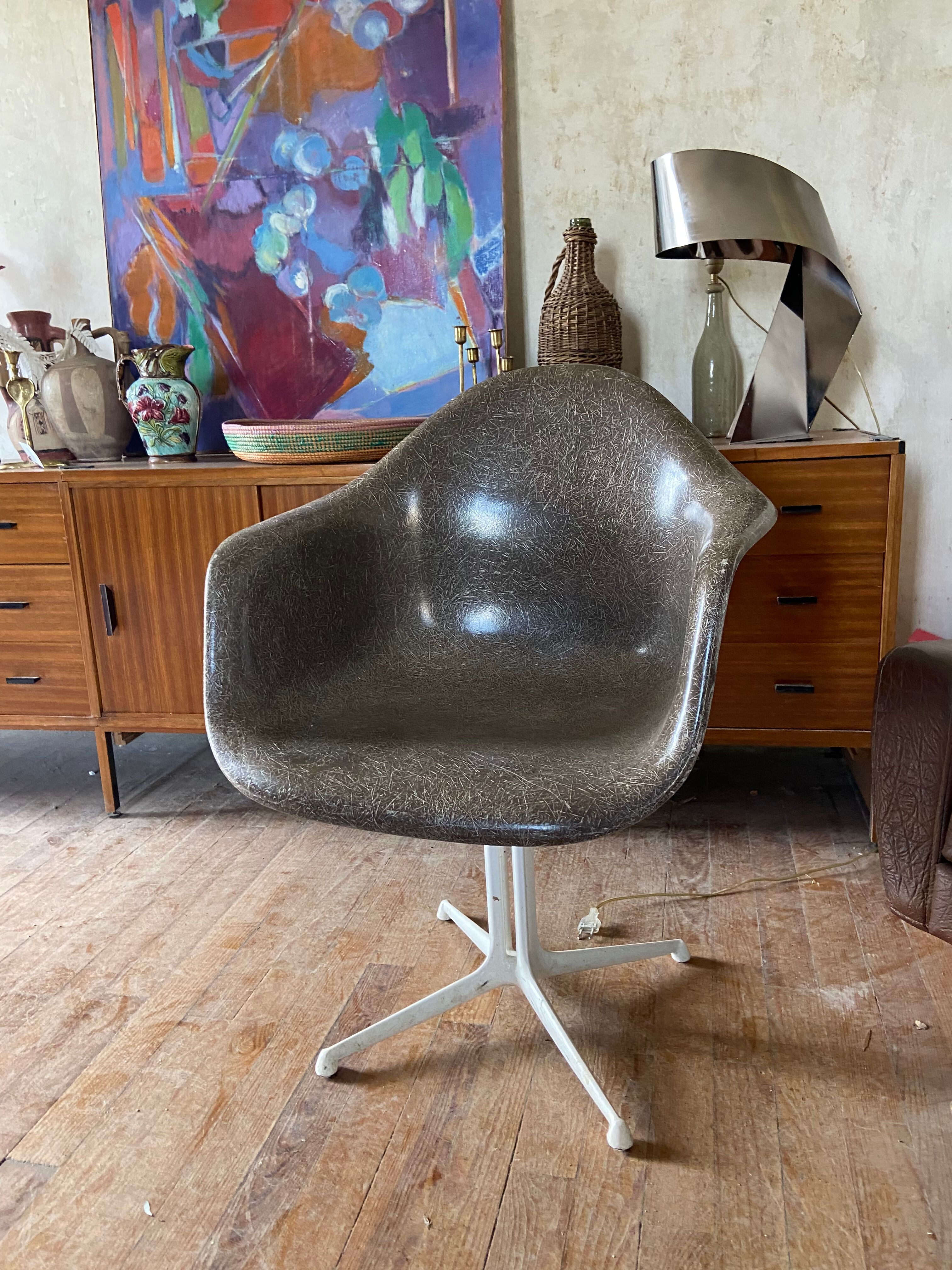 Armchair by Charles & Ray Eames La Fonda