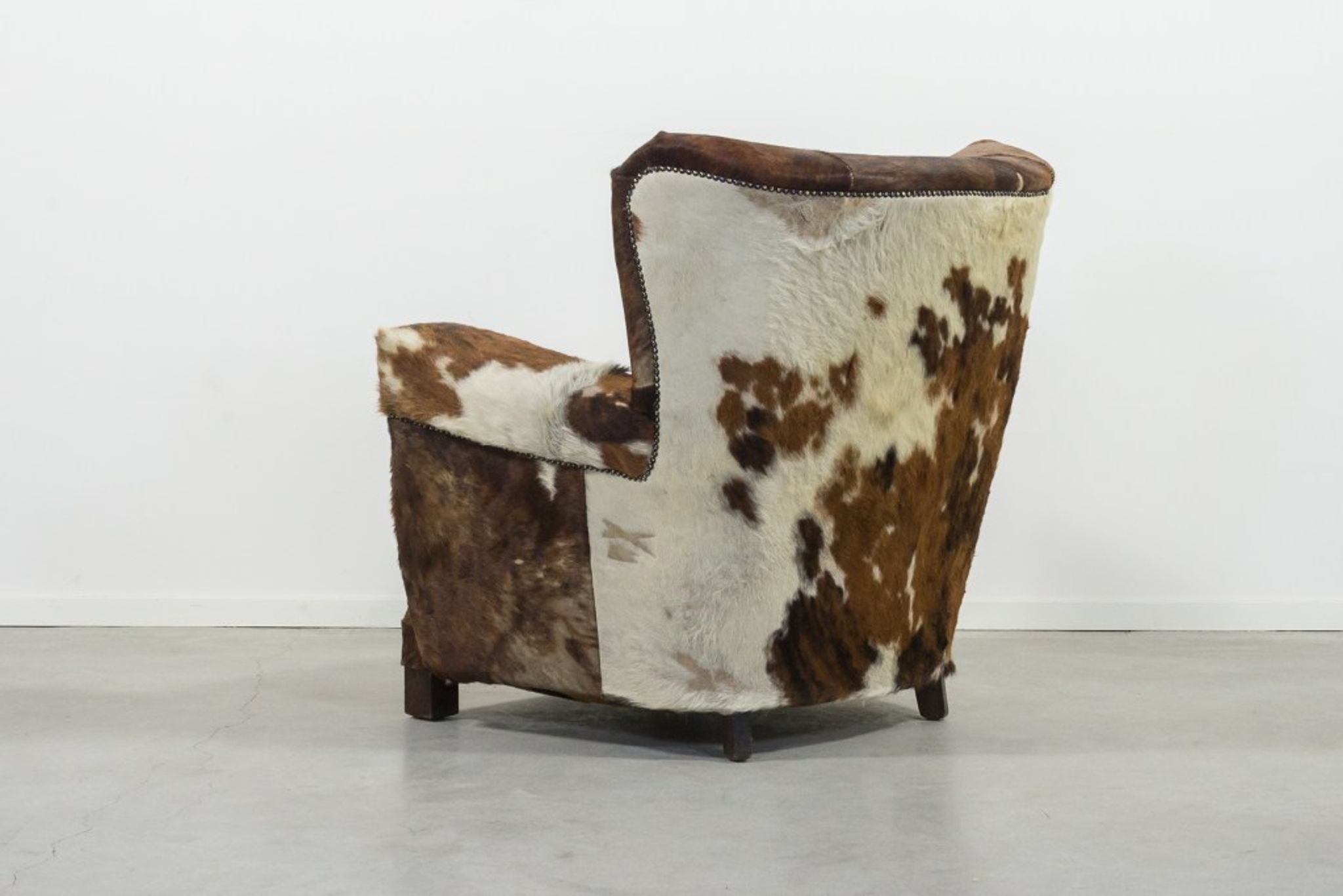 Fauteuil art déco en peau de vache