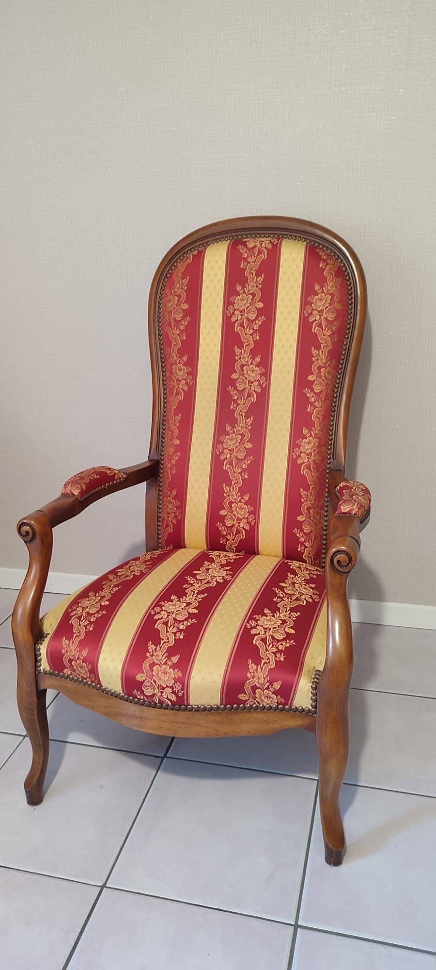 Lot de 5 fauteuils (2 voltaire et 3 fauteuils classiques bois massif)