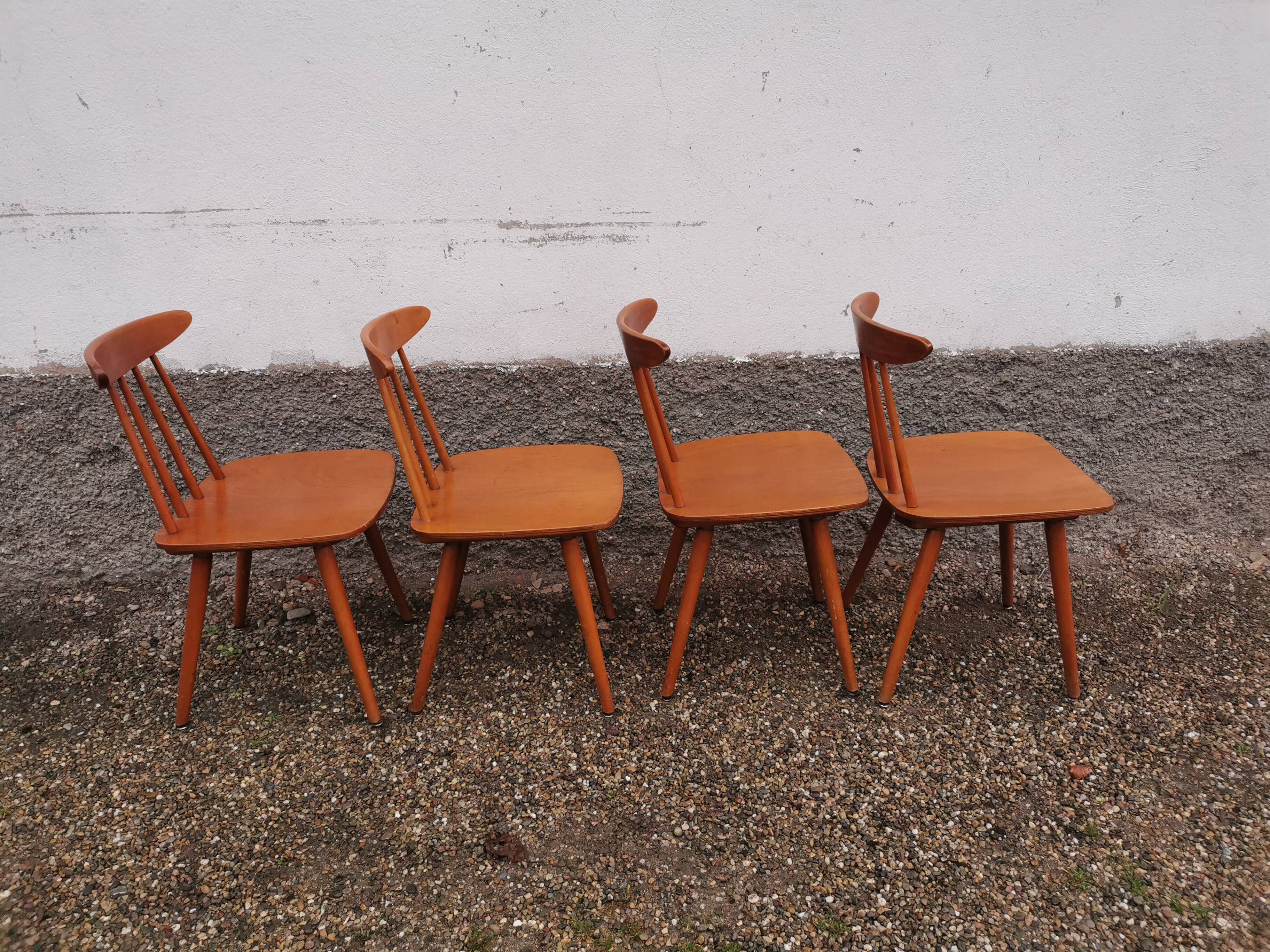 4 chaises scandinaves des années 60