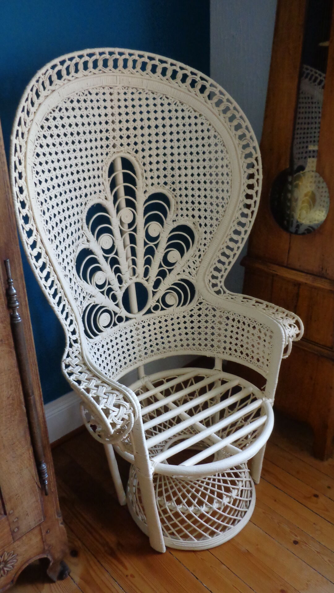 White Emmanuelle armchair