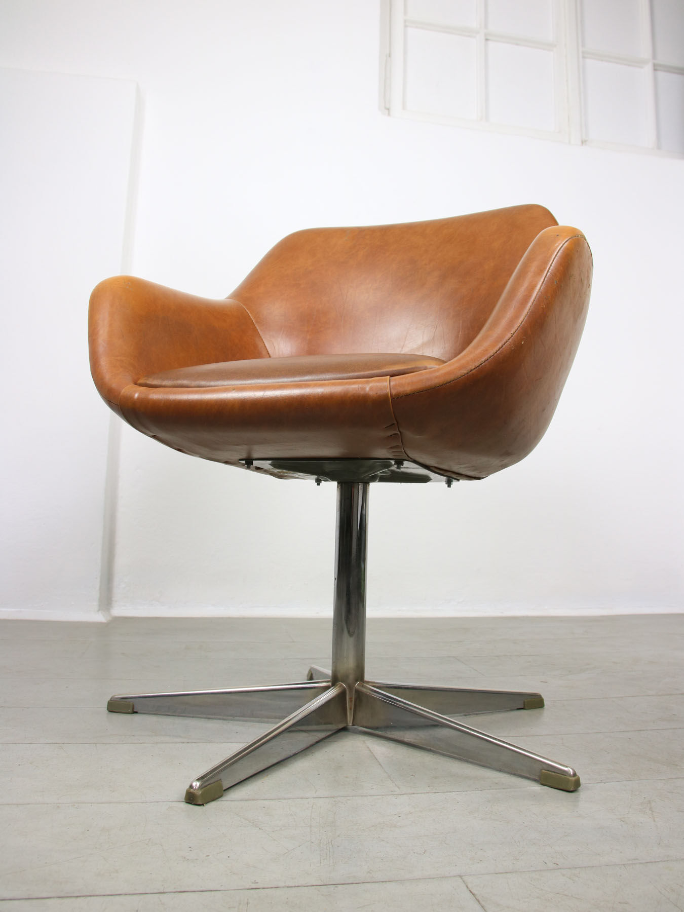 Mid-century brown leatherette swivel chair from Stol