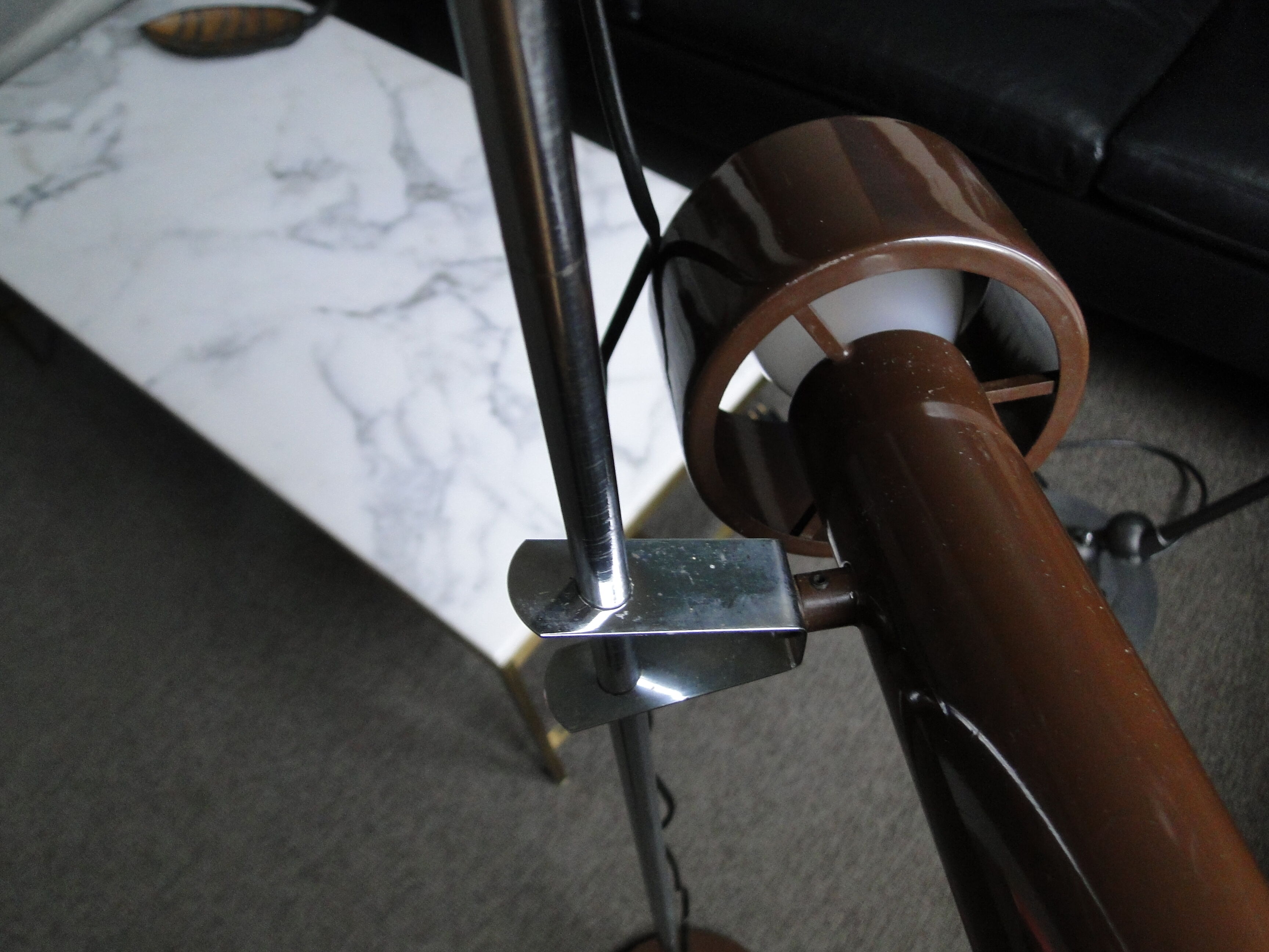 Lamppost space age brown with 2 spots