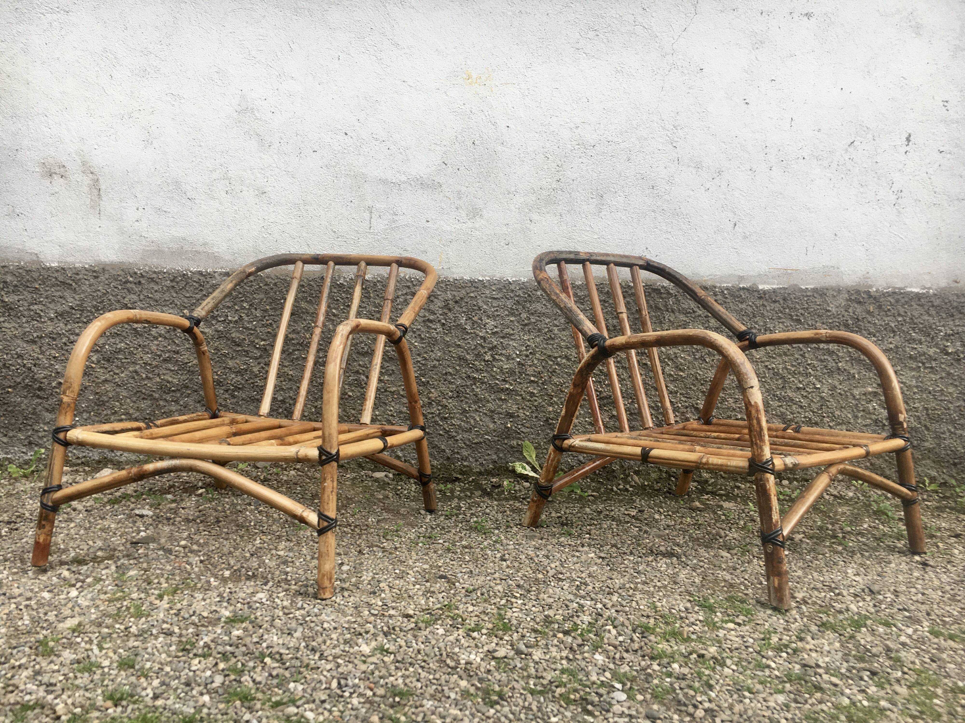 Pair of rattan armchairs and vintage oval table
