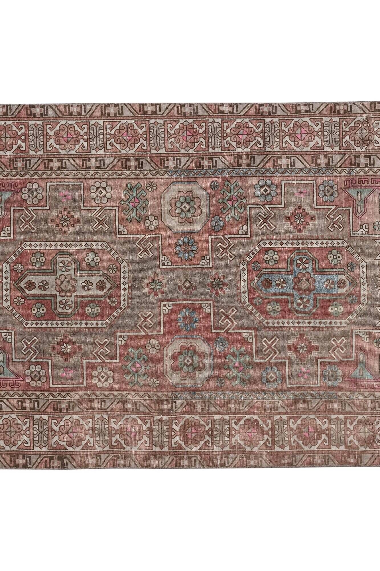 Vintage handmade Turkish rug 137x246 cm