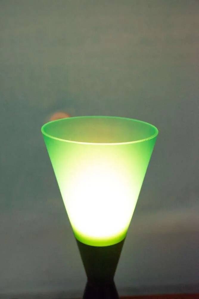 Vintage lamp from the 70s/80s, Memphis diabolo style.