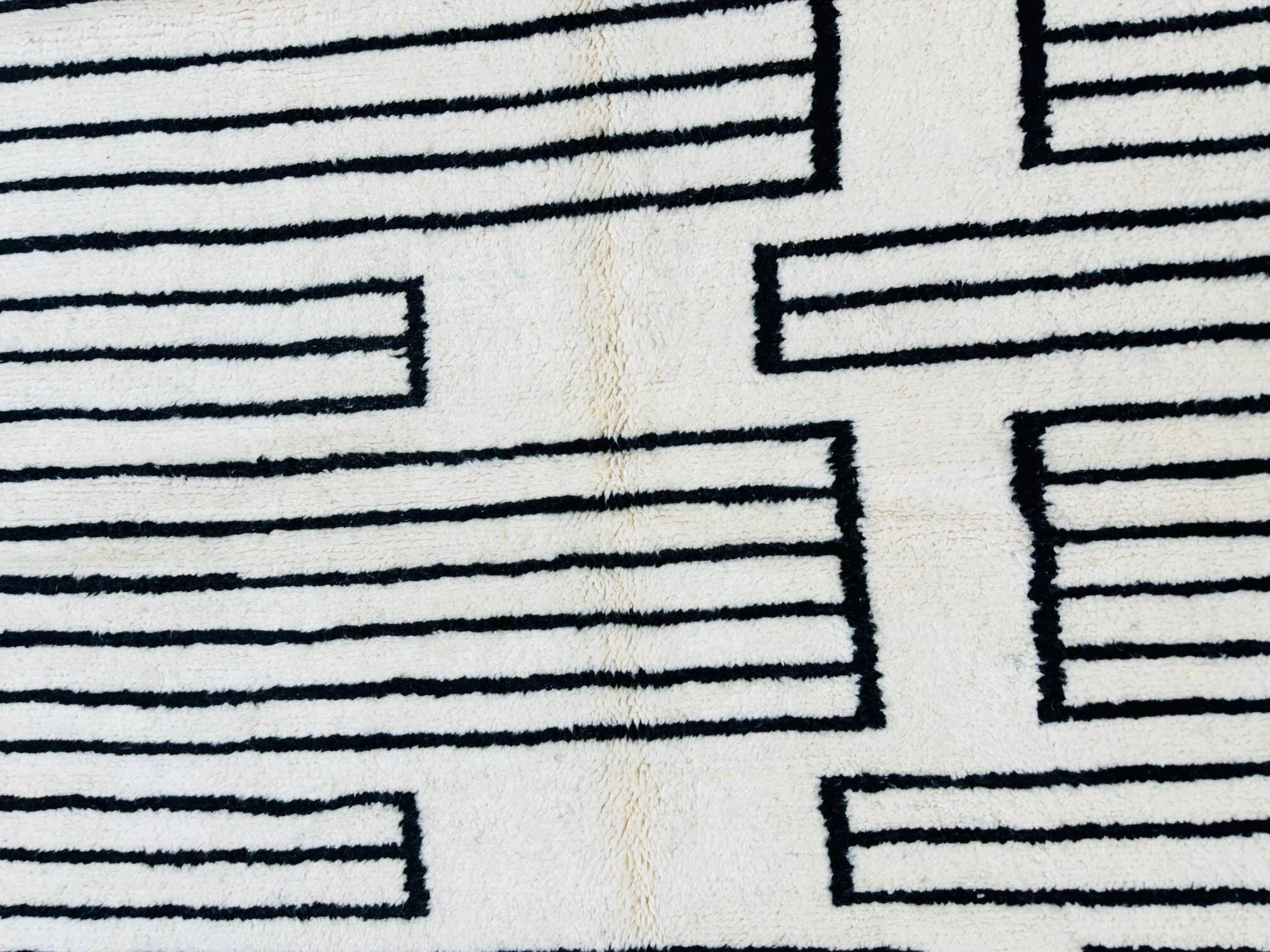 Traditional Berber rug in natural wool 2.5x1.5 m