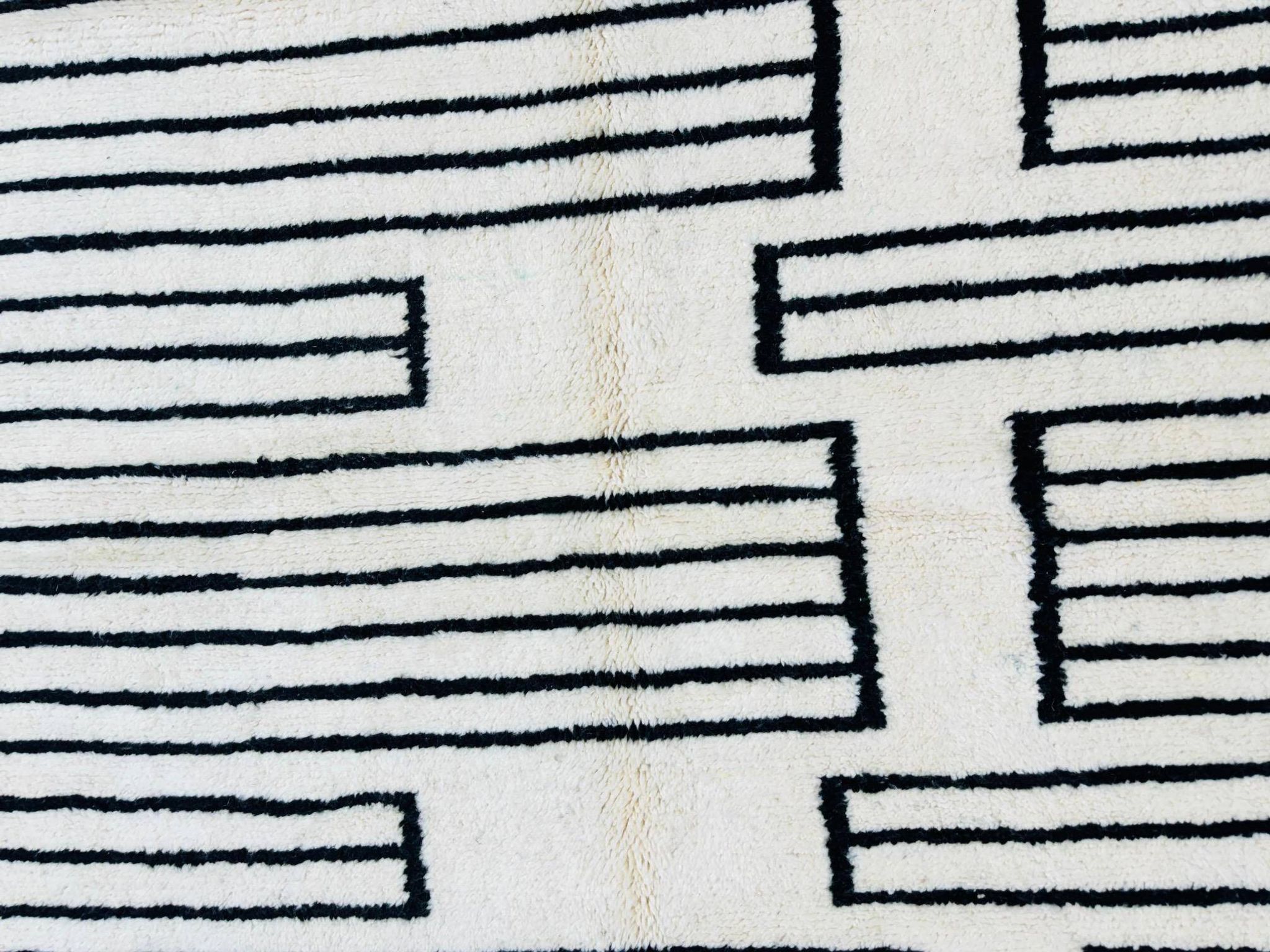 Traditional Berber rug in natural wool 2.5x1.5 m