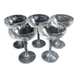 5 coupes à champagne en verre soufflé décor taillé abeilles