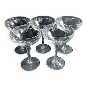5 blown glass champagne glasses with cut bee decoration