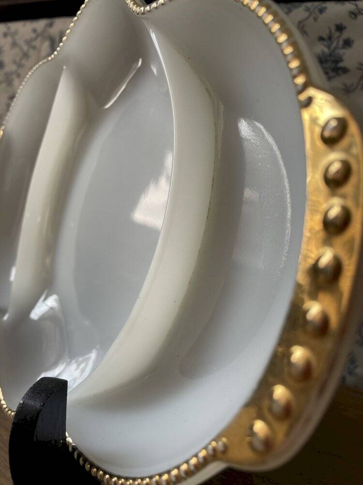 Plat à compartiments en opaline Ancor Hocking Company