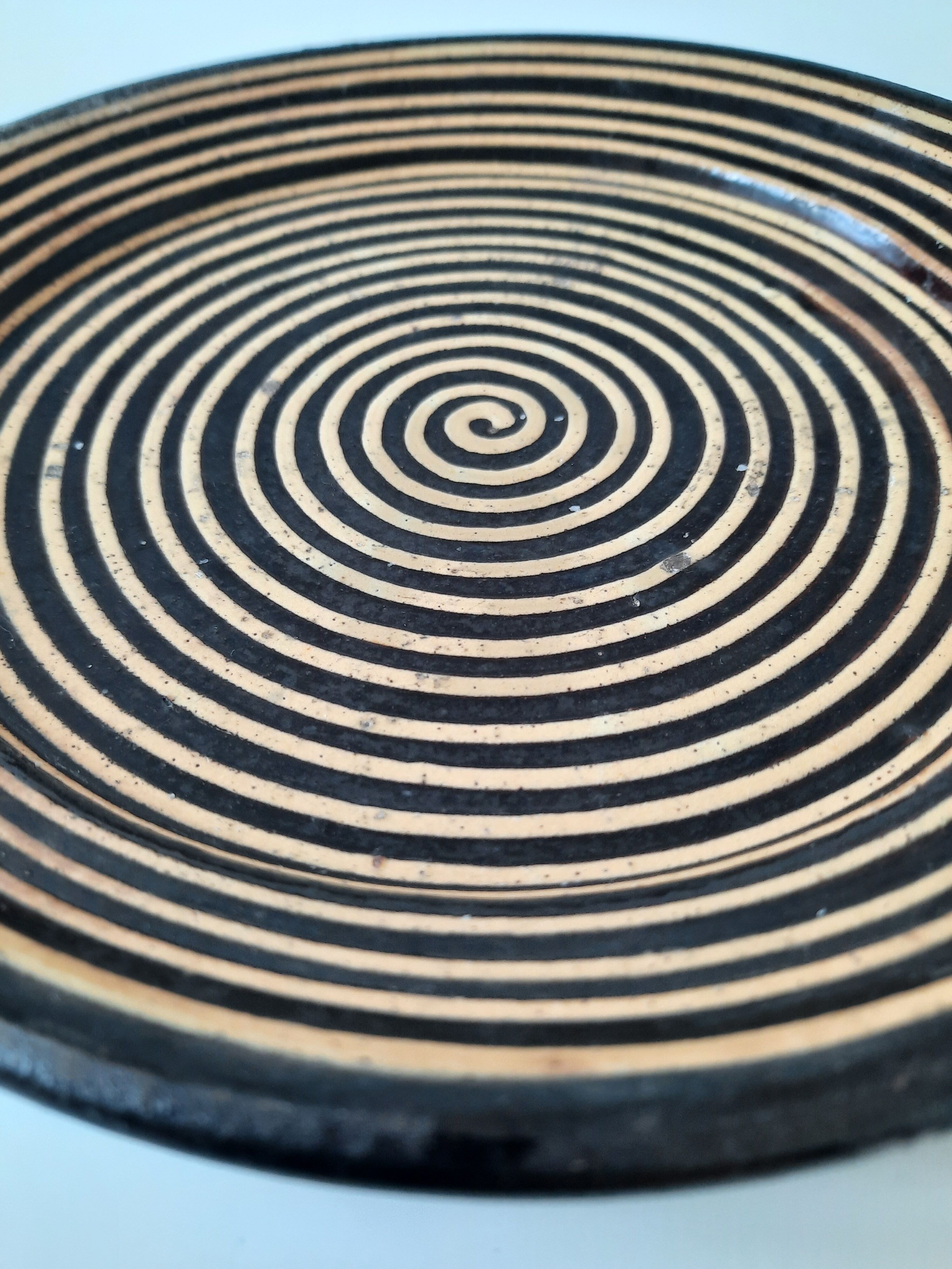 Terracotta plate with spiral