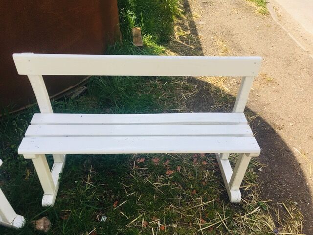 Bancs de jardin d'un école années '50 en hêtre et chaîne dossier haute