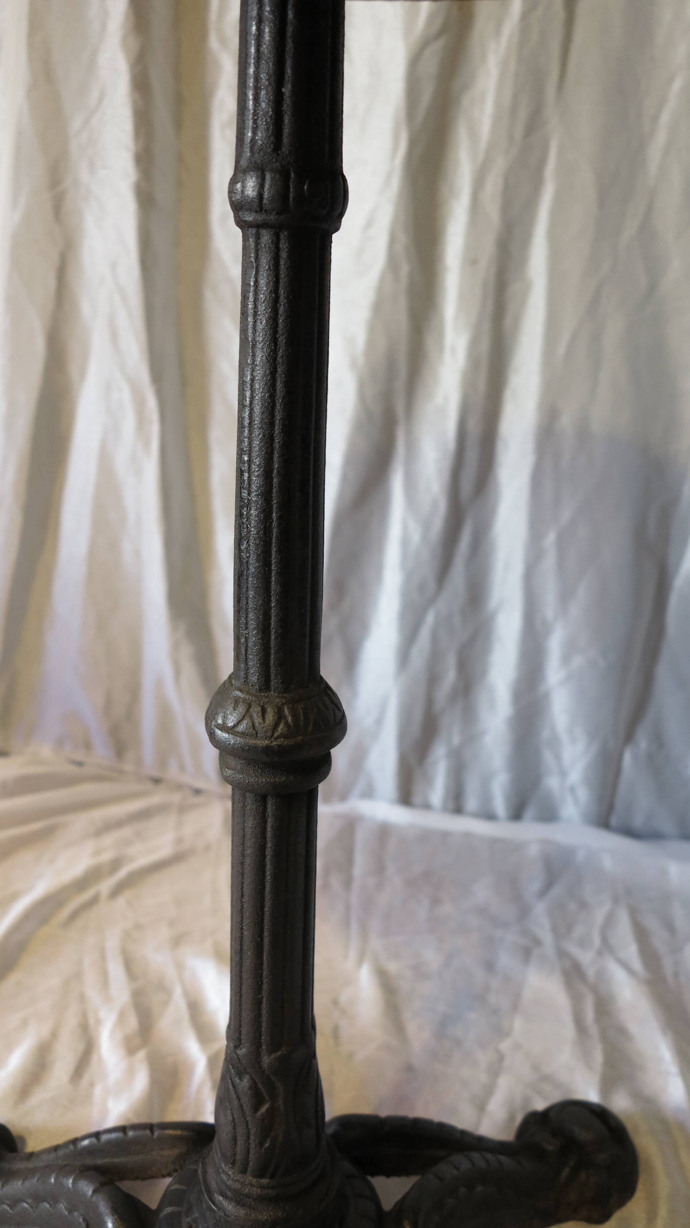 Table bistrot ronde pied fonte