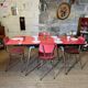 Table et 4 chaises en Formica rouge