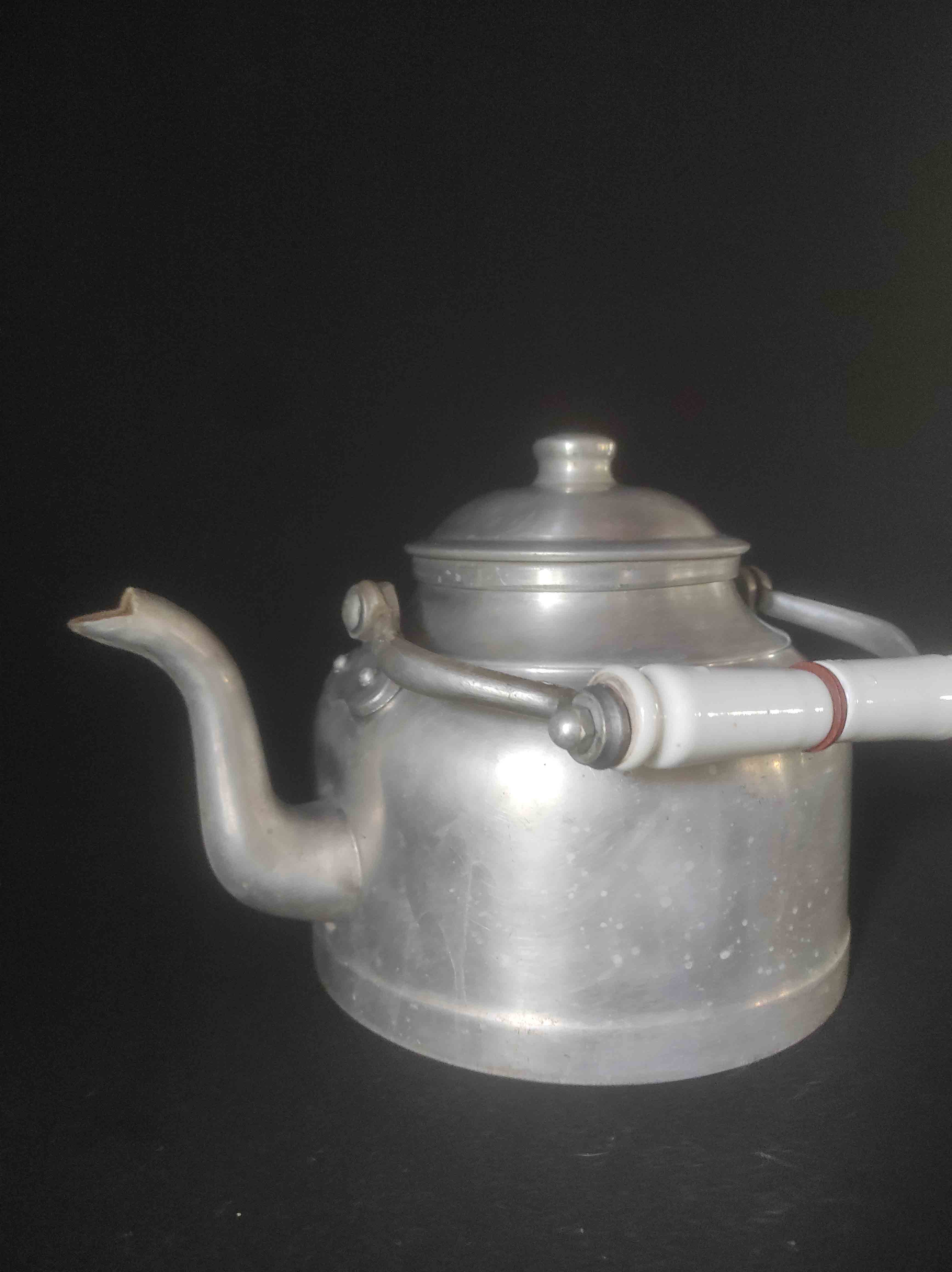 Aluminum kettle white porcelain handle