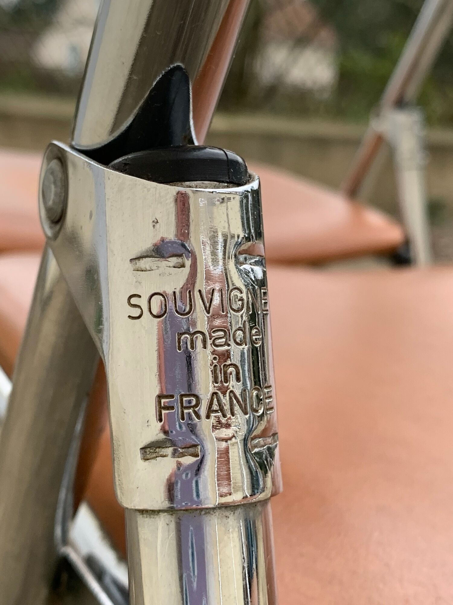 4 folding chairs chromed metal and Skaï fawn 1970