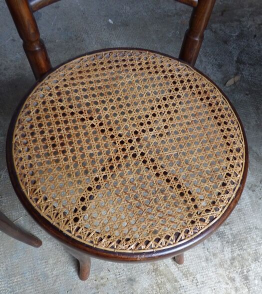 Set of 3 quality canned chairs of FISHEL brand