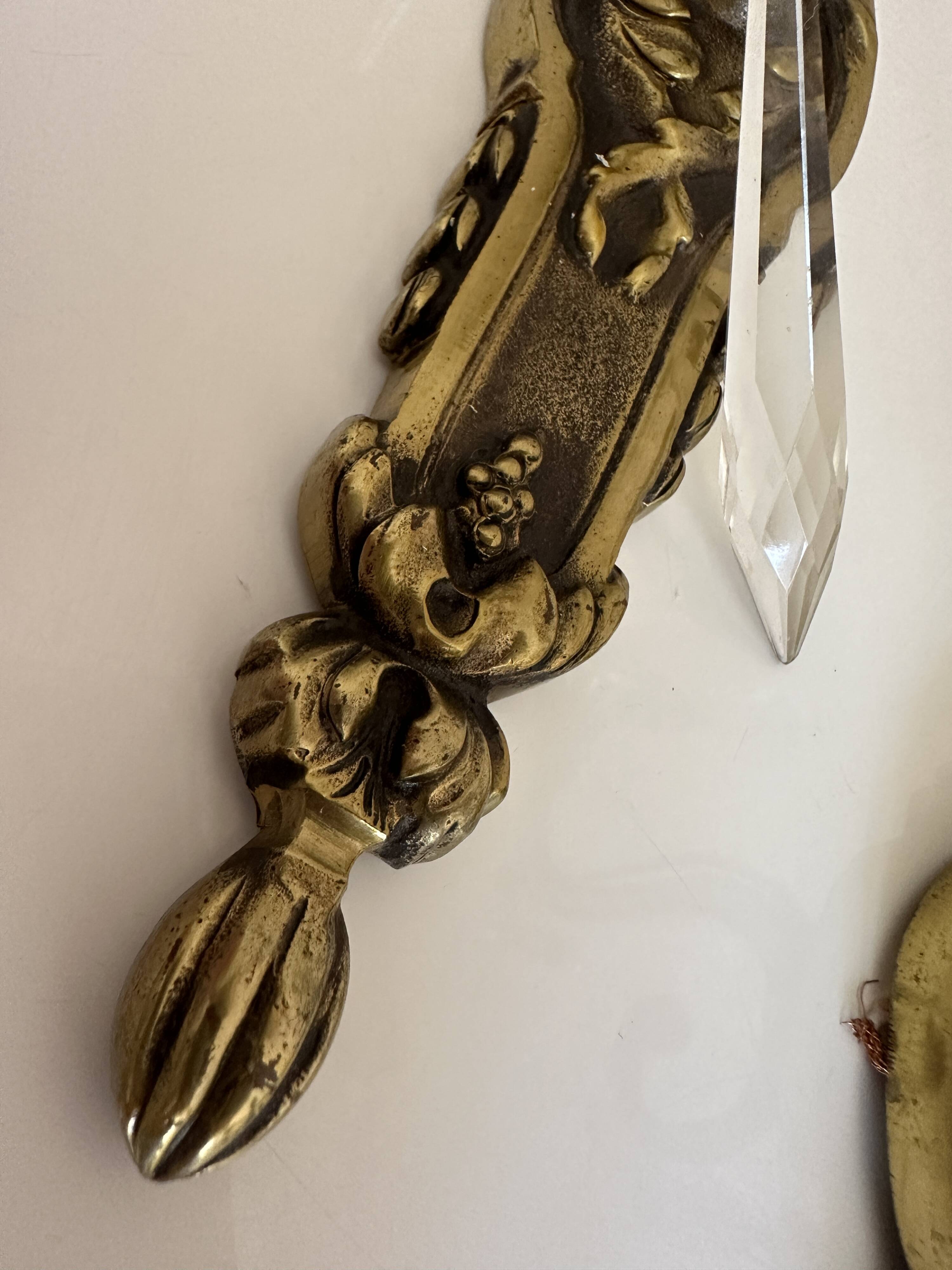 Pair of bronze wall lights with crystal pendants – Louis XV style