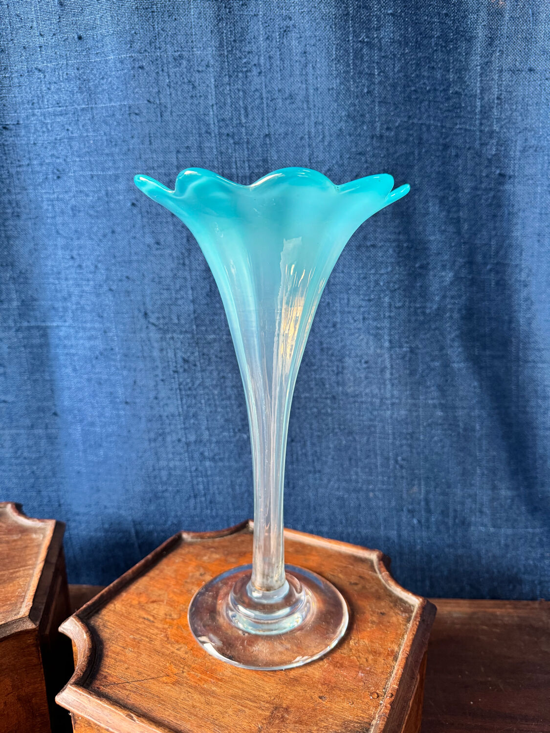 Pair of "tulip" soliflore vases in blue opaline glass – N period