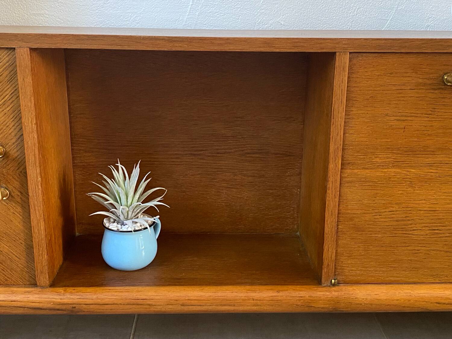 Vintage low oak sideboard (shallow)