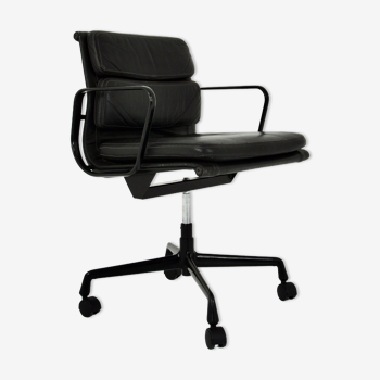 All-black office chair by Charles and Ray Eames for ICF, 1970