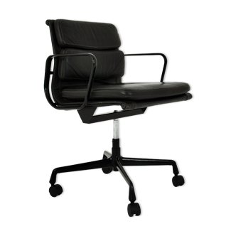 All-black office chair by Charles and Ray Eames for ICF, 1970