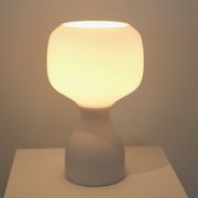 Lampe de table Philips en verre opalin blanc