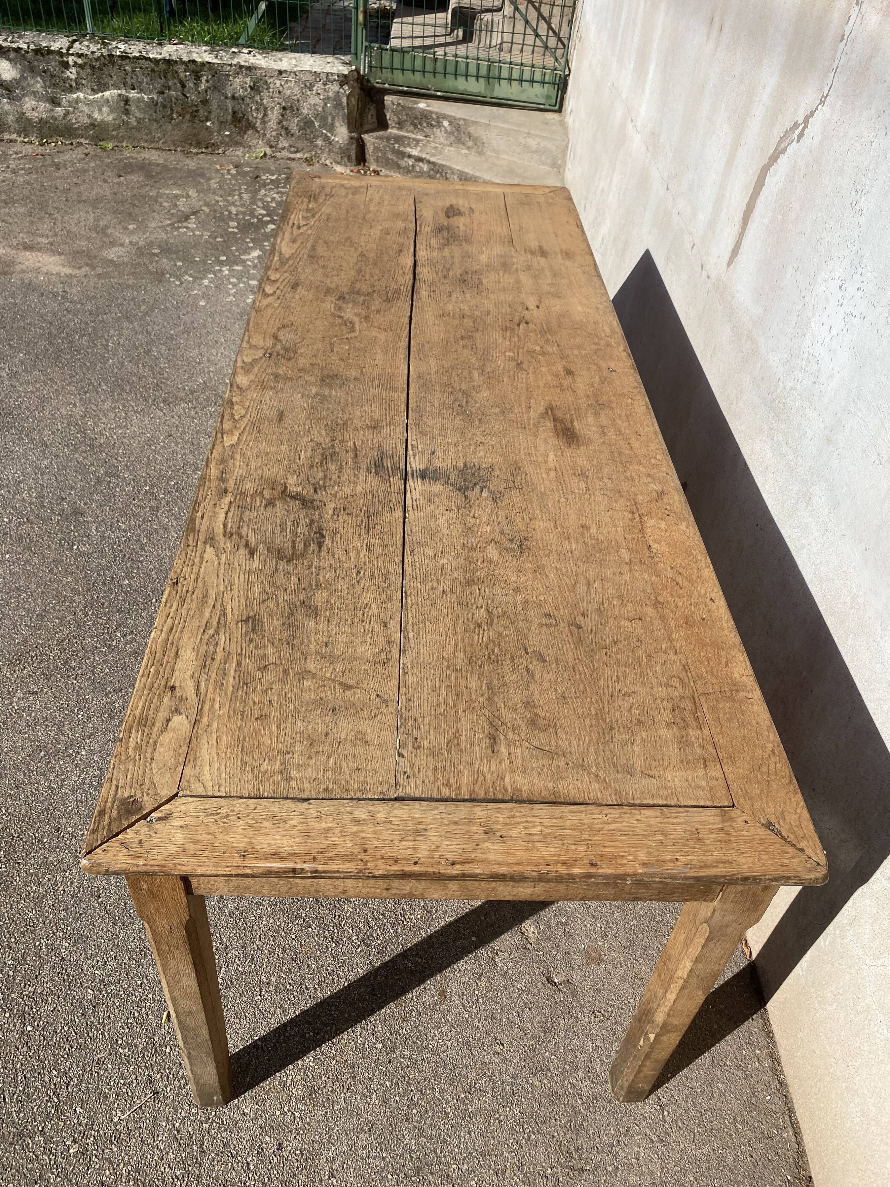 Table with 6 legs, furniture of trade