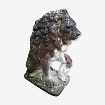 Lion en pierre reconstitué