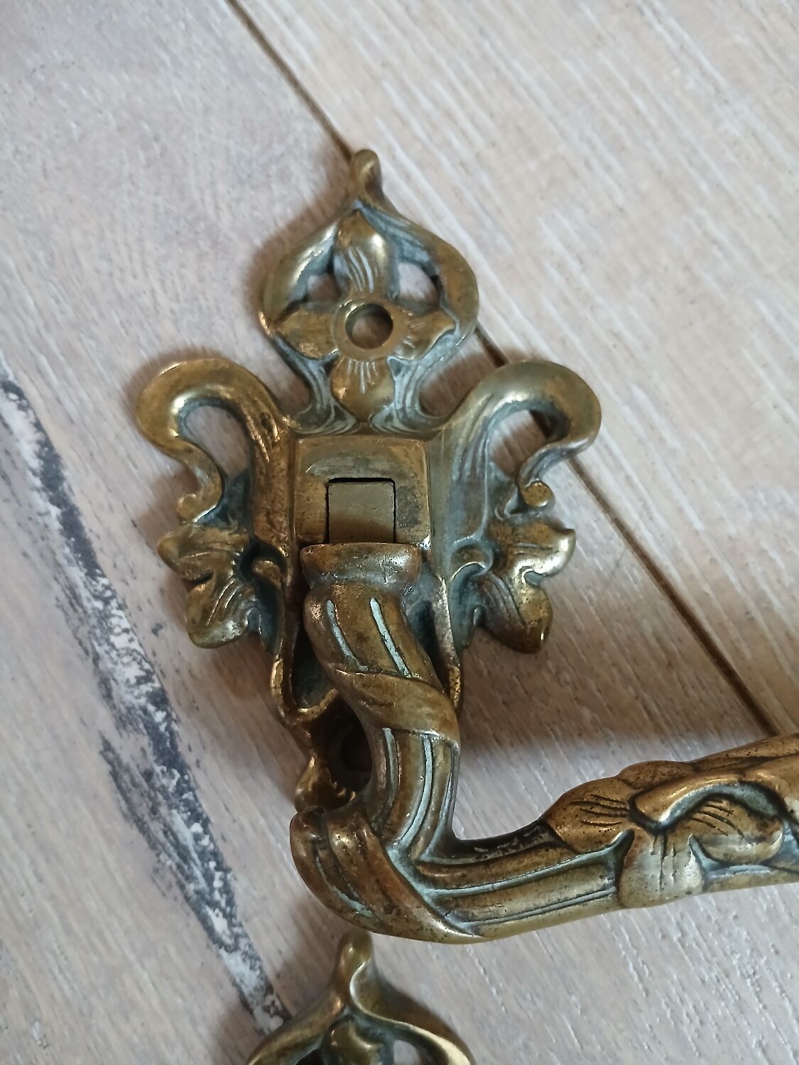 Paire de poignées en bronze L.Pinet