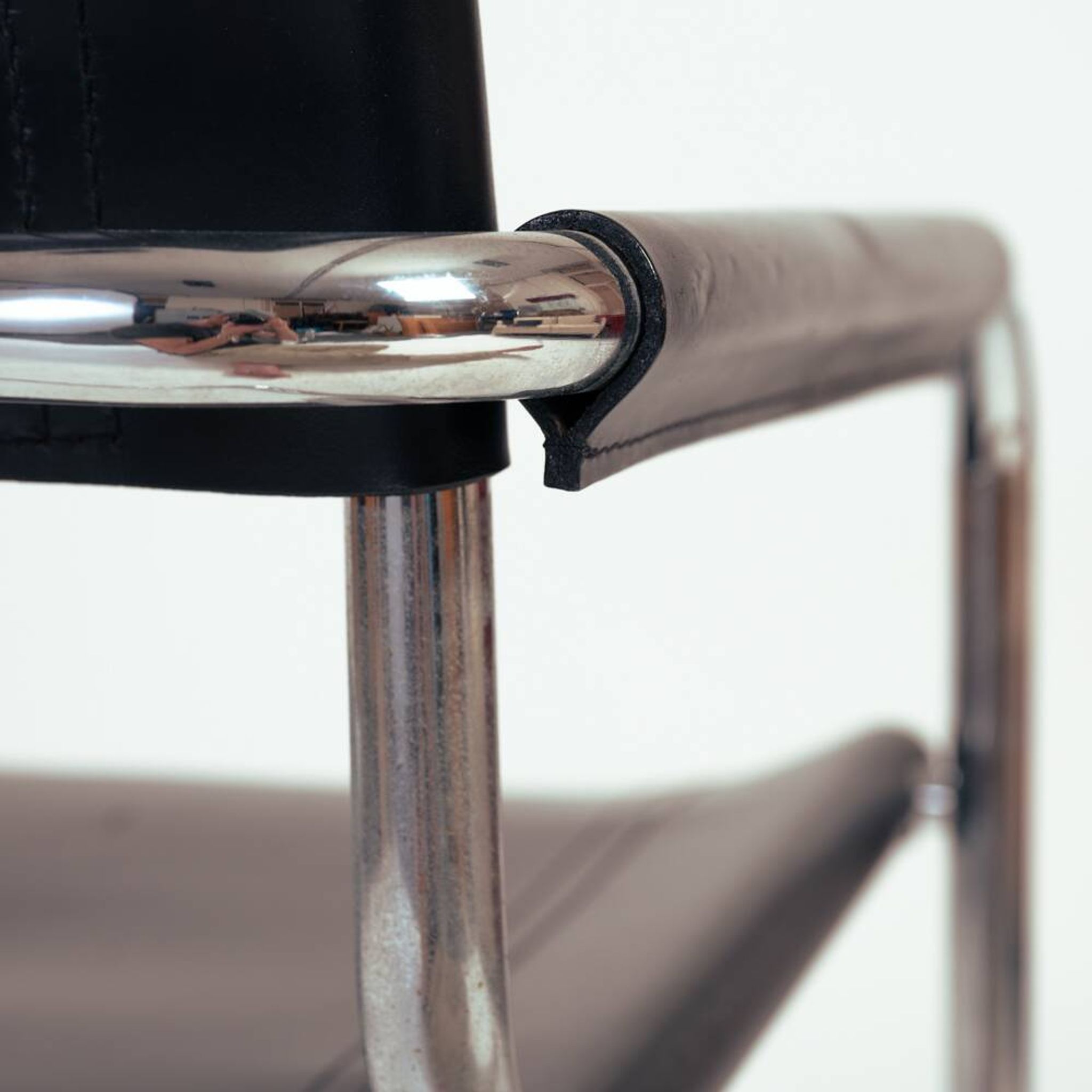 Chaise Bauhaus Mart Stam Marcel Breuer en cuir noir, Fasem 1980