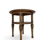 Petite table basse en noyer sculpté années 1920
